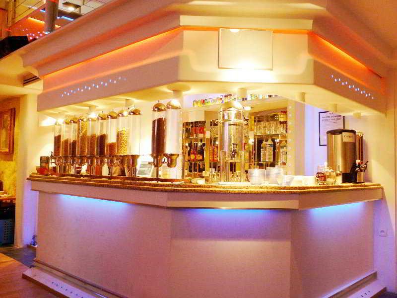 Villa Saint Exupery Gardens Hostel Nice Restaurant photo